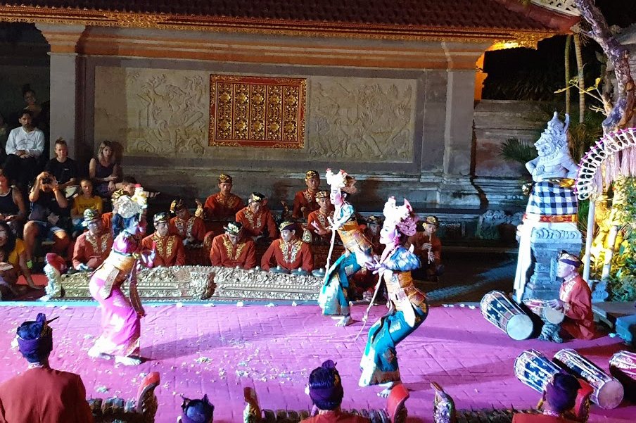 danza-legong-palazzo-reale-ubud-bali