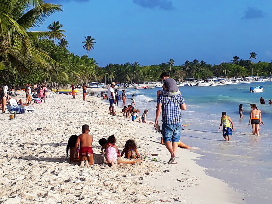 bayahibe-spiaggia-pubblica-paese